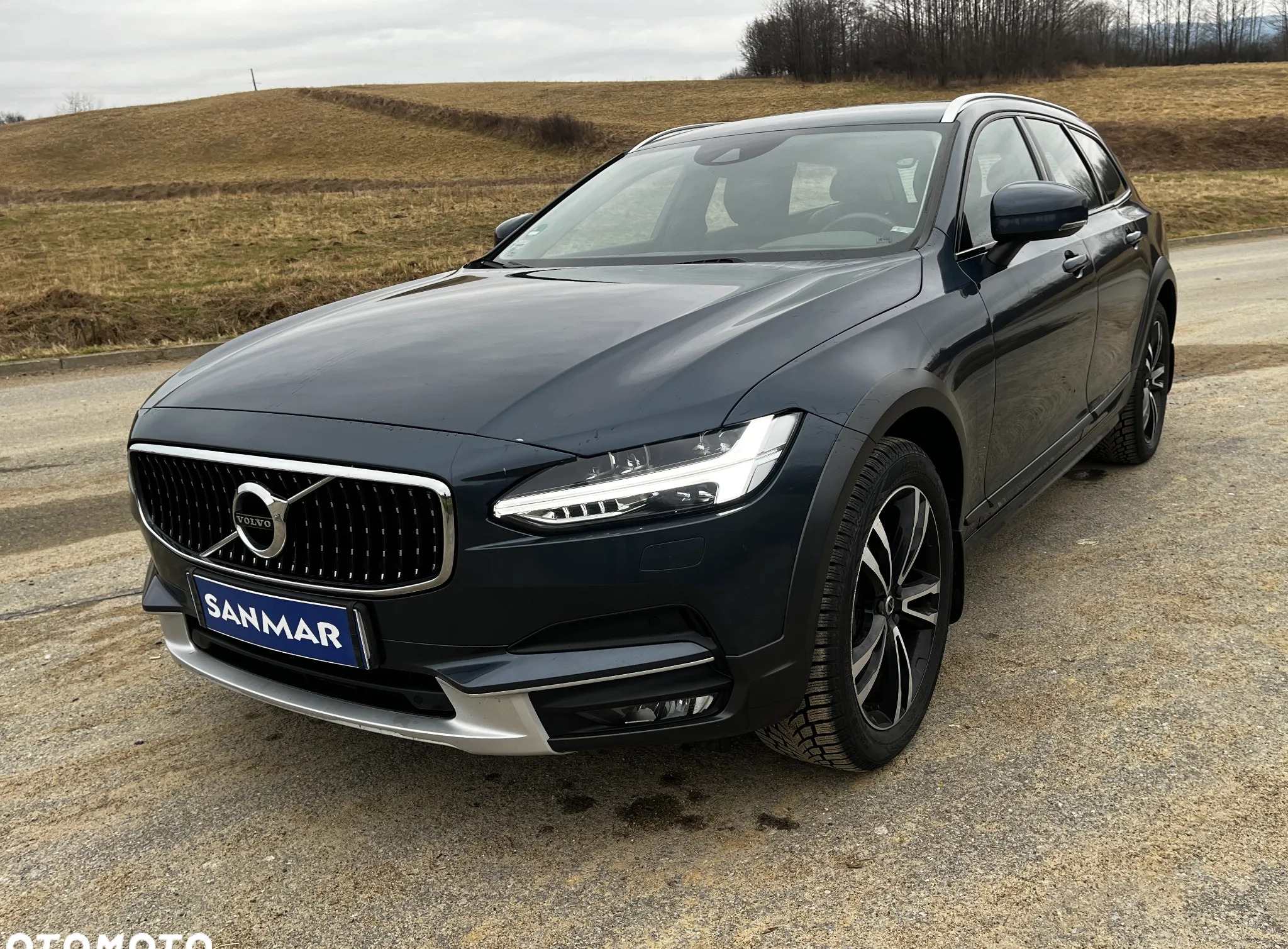 Volvo V90 Cross Country cena 129990 przebieg: 178000, rok produkcji 2019 z Sanok małe 232